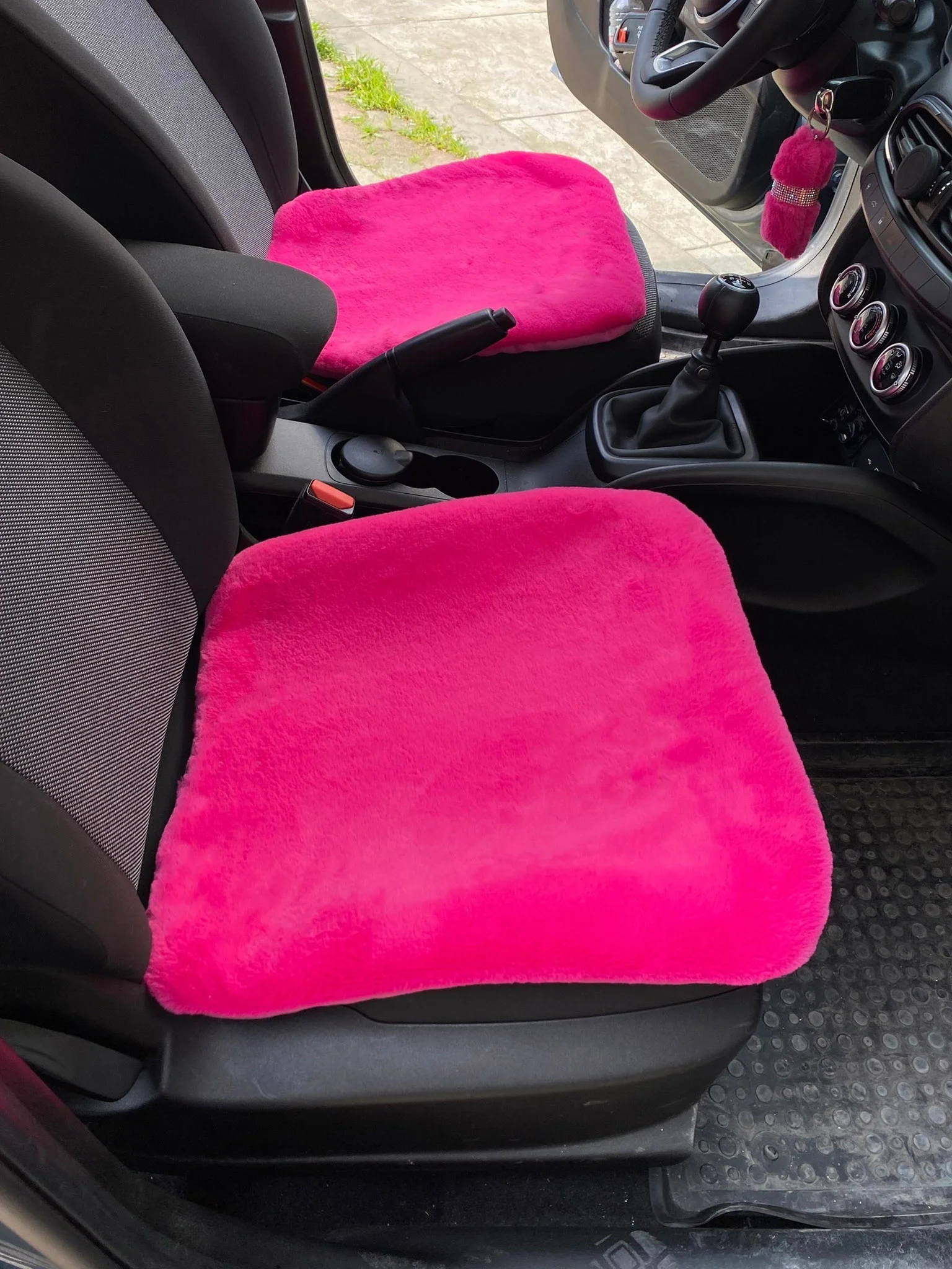 Yumuşak Tüylü Peluş Serme Oto Koltuk Koruyucu Minder Ön 2'li Fuşya Pembe Fiyatı, Yorumları ve Özellikleri
