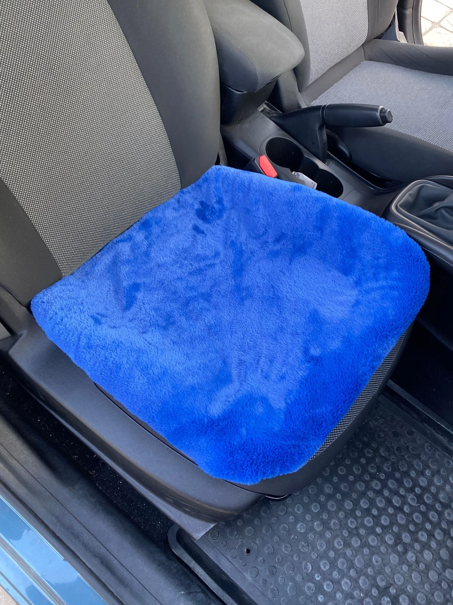 Yumuşak Tüylü Peluş Serme Oto Koltuk Koruyucu Minder Ön Tekli Mavi Fiyatı, Yorumları ve Özellikleri