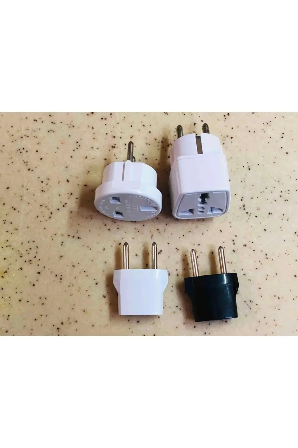 Yurt Dışı Elektronik Cihazlar Için 4 Ayrı Priz Dönüştürücü Seti A