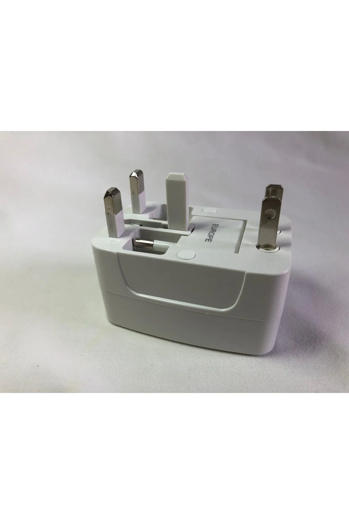 Yurtdışı Seyahatler İçin Akım Korumalı Priz Dönüştürücü – Universal Fiş Adaptörü Yurtdışı Seyahatler İçin Akım Korumalı Priz Dönüştürücü – Universal Fiş Adaptörü
