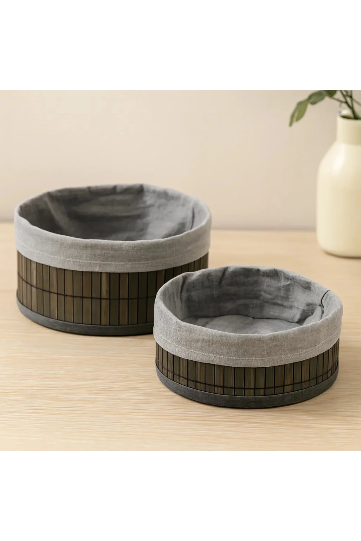 Yuvarlak Organizer Sepet - Bambu Kenarlı Ahşap Taban Bezli (Çap 22x24 cm) Yuvarlak Organizer Sepet - Bambu Kenarlı Ahşap Taban Bezli (Çap 22x24 cm)