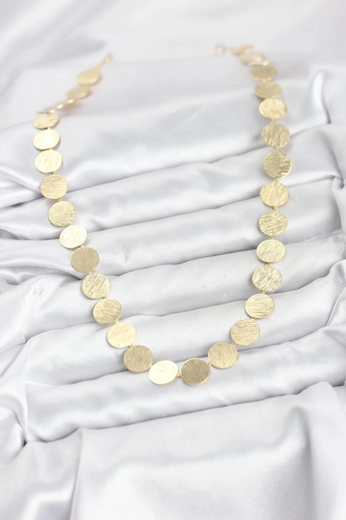 Yuvarlak Plaka Model Gold Renk Kadın Kolye Yuvarlak Plaka Model Gold Renk Kadın Kolye