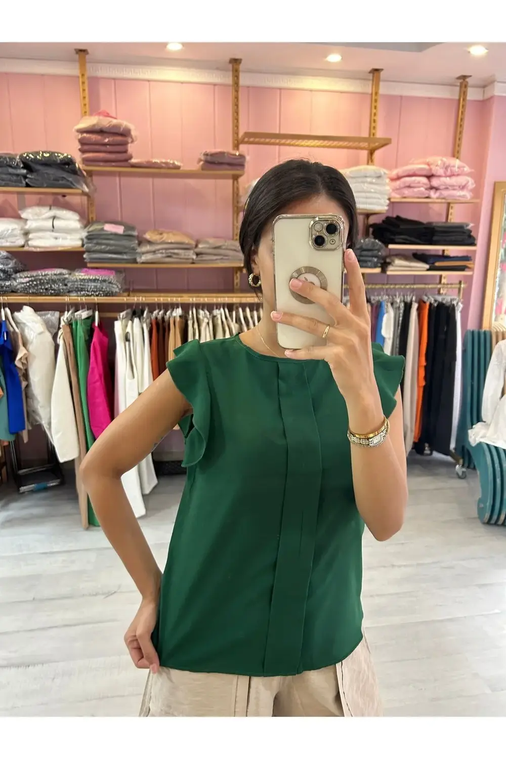 Yuvarlak Yaka Fırfırlı Kısa Kol Önü Bloklu Rahat Kesim Düğme Kapa