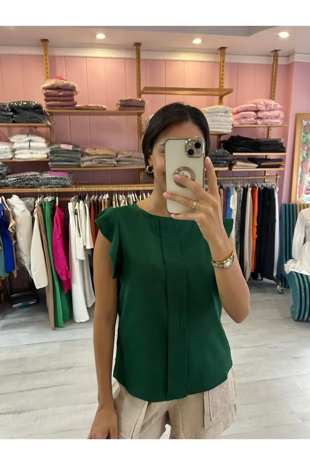 Yuvarlak Yaka Fırfırlı Kısa Kol Önü Bloklu Rahat Kesim Düğme Kapa