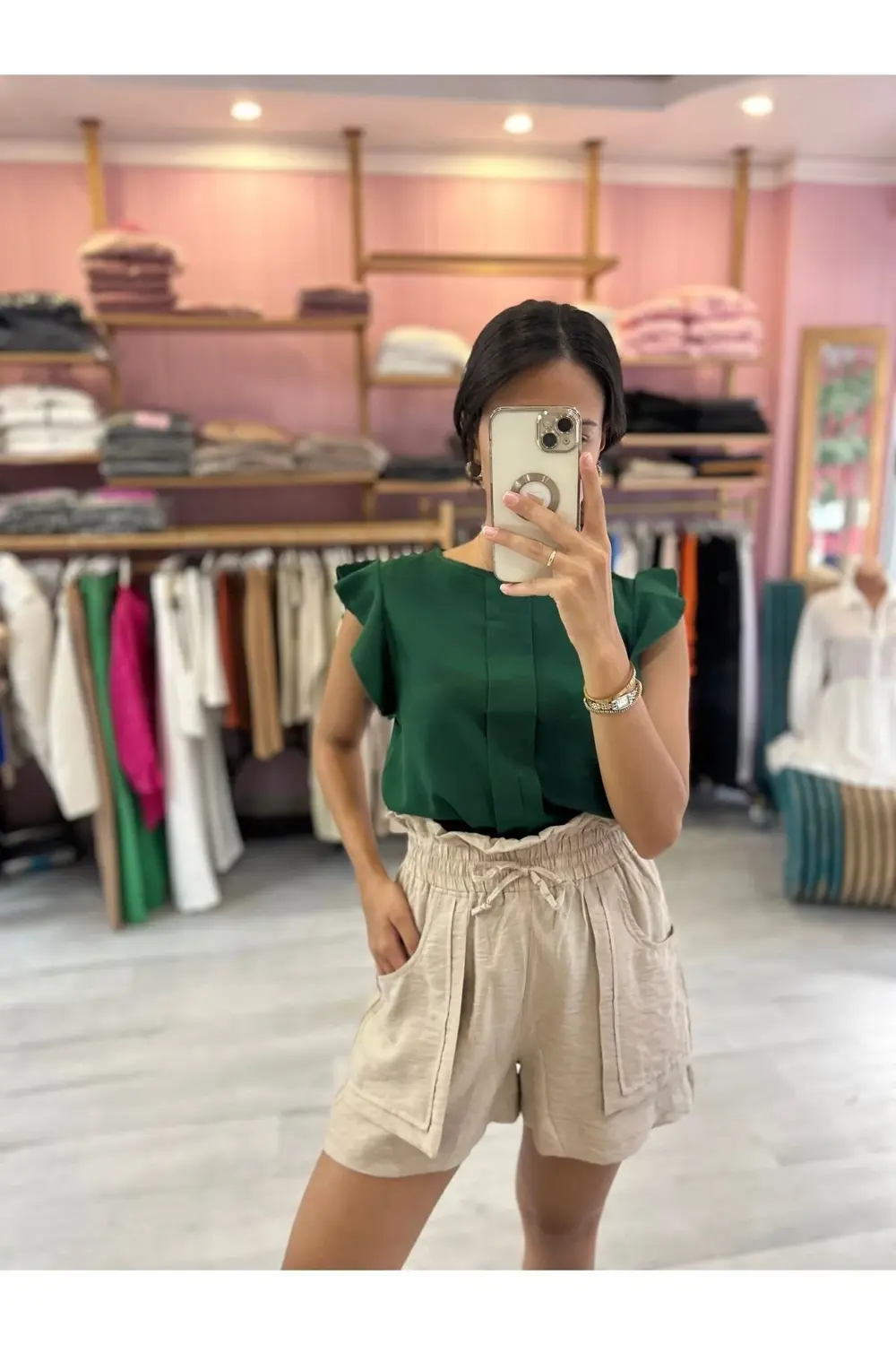 Yuvarlak Yaka Fırfırlı Kısa Kol Önü Bloklu Rahat Kesim Düğme Kapa