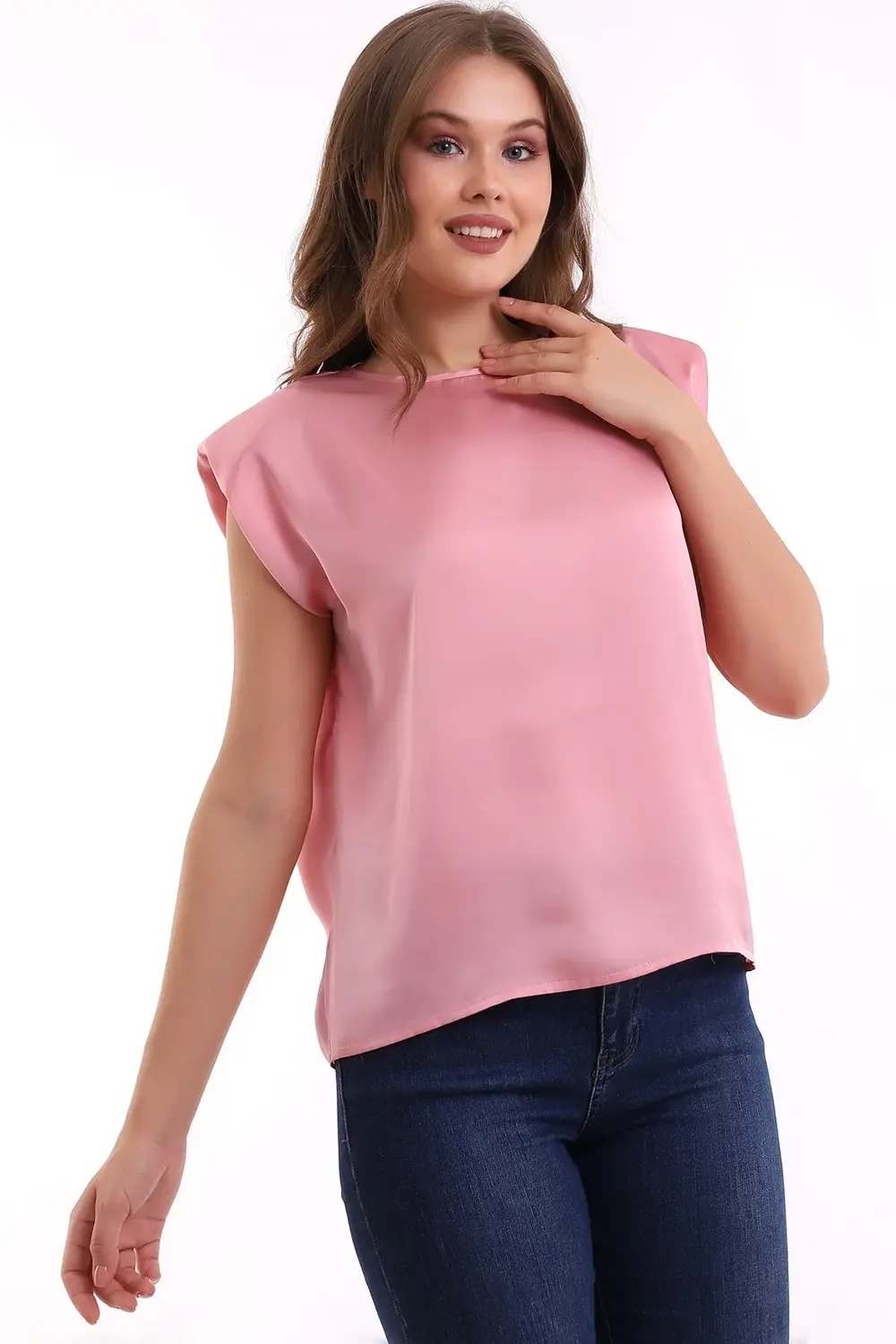 Yuvarlak Yaka Kolsuz Vatkalı Rahat Kesim Düğmeli Şık Ve Cool Sate