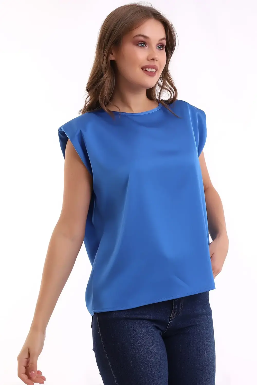 Yuvarlak Yaka Kolsuz Vatkalı Rahat Kesim Düğmeli Şık Ve Cool Sate