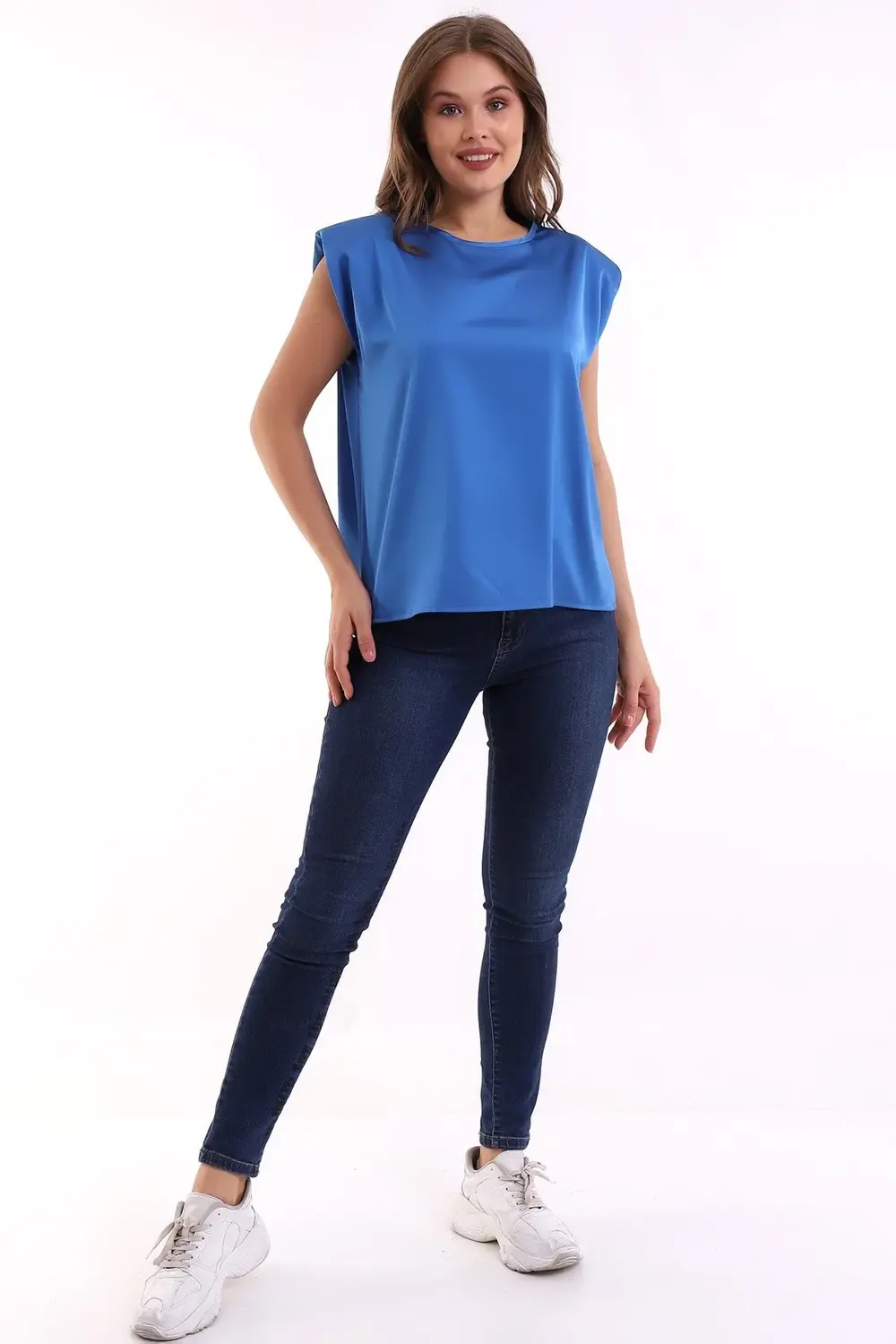 Yuvarlak Yaka Kolsuz Vatkalı Rahat Kesim Düğmeli Şık Ve Cool Sate