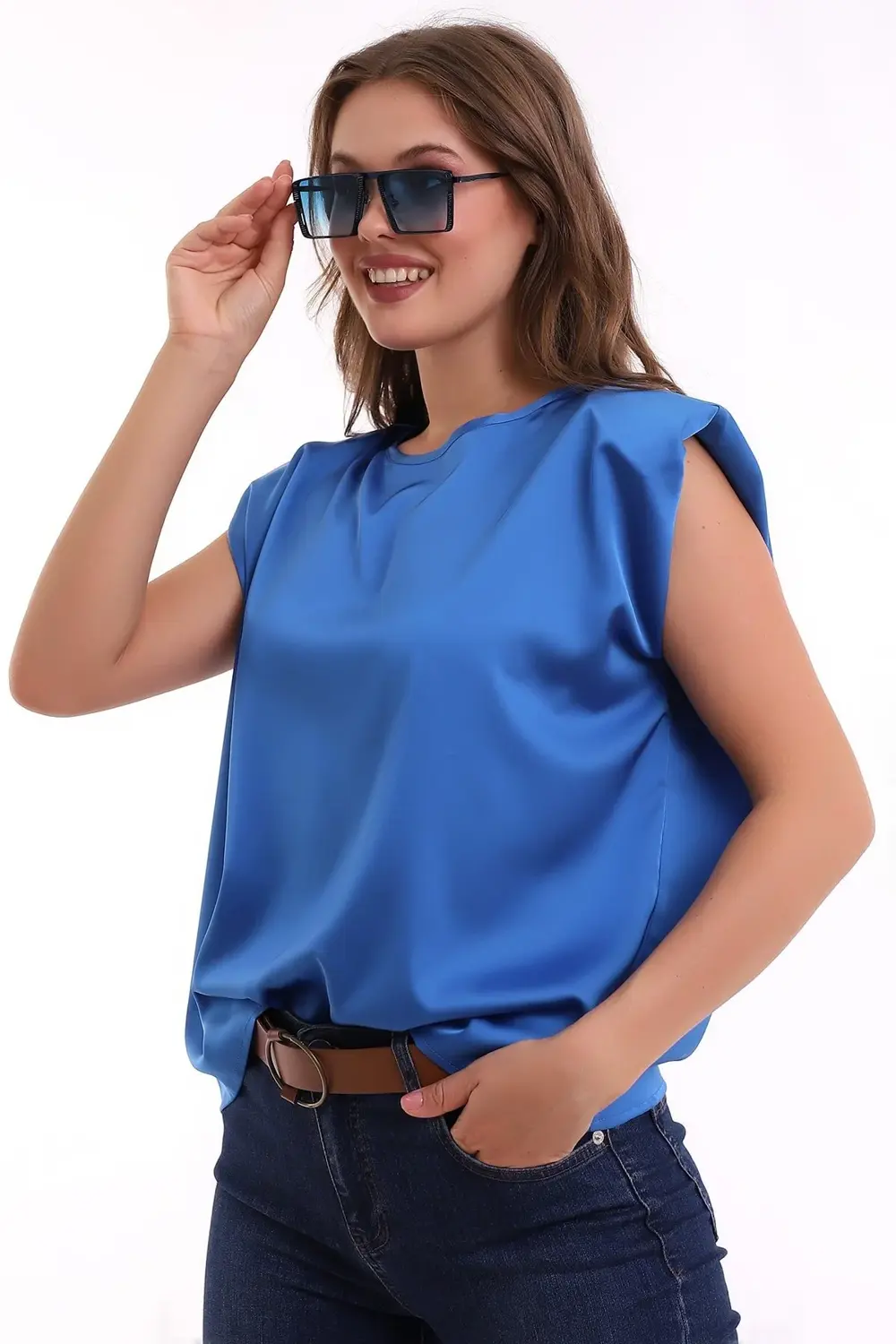 Yuvarlak Yaka Kolsuz Vatkalı Rahat Kesim Düğmeli Şık Ve Cool Sate