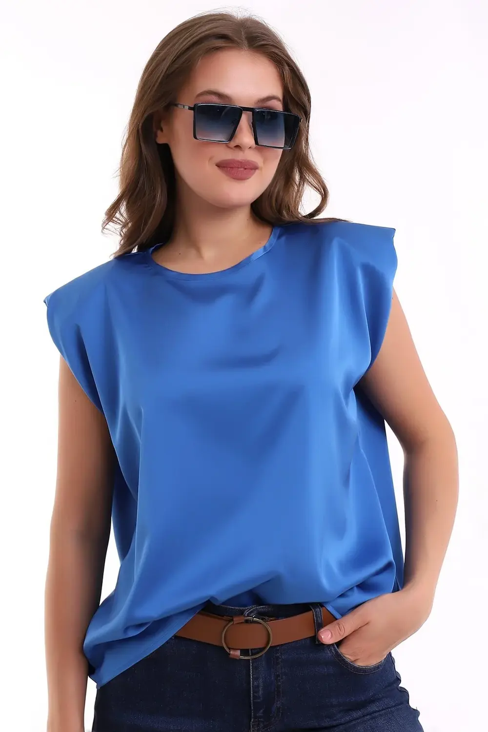 Yuvarlak Yaka Kolsuz Vatkalı Rahat Kesim Düğmeli Şık Ve Cool Sate