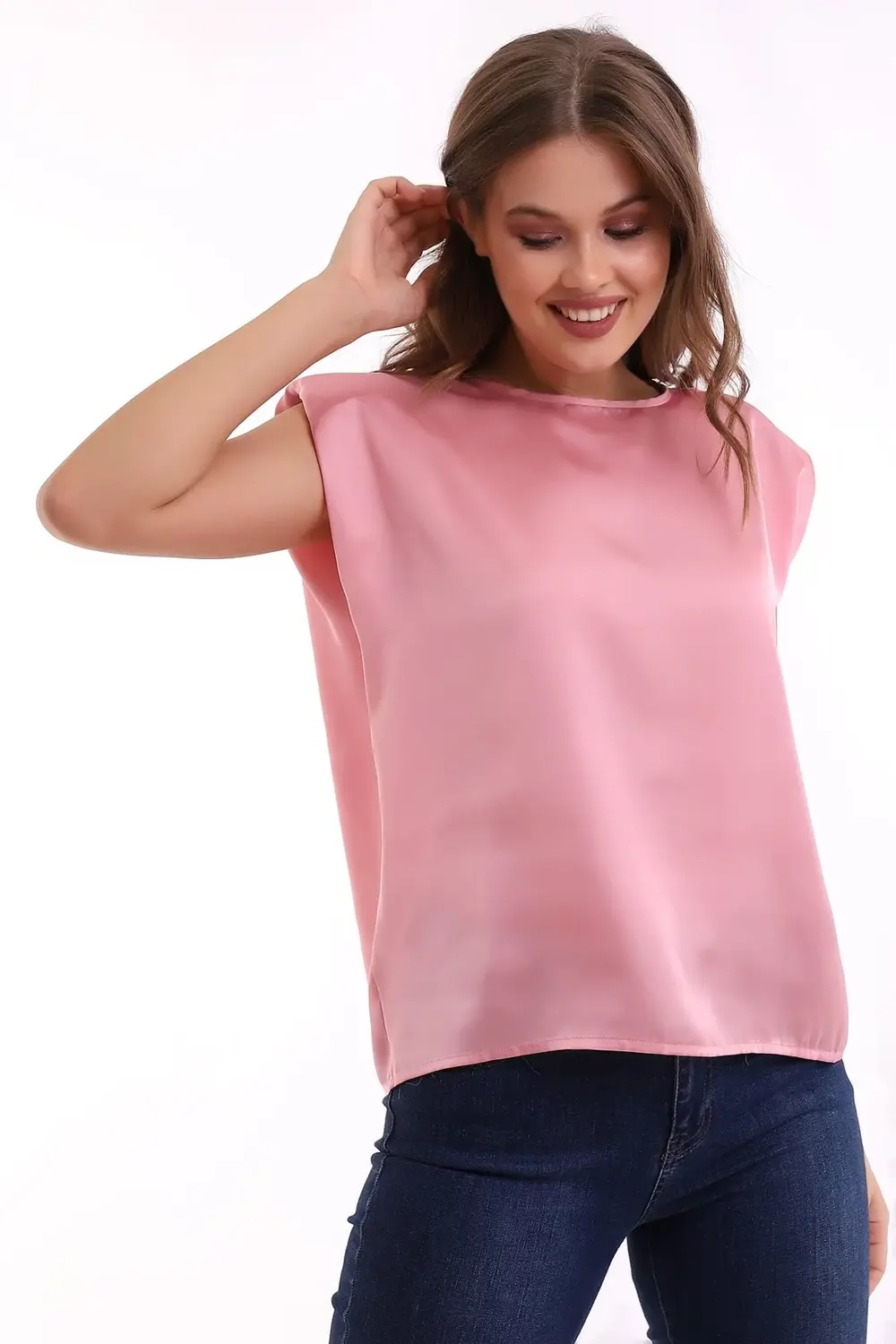 Yuvarlak Yaka Kolsuz Vatkalı Rahat Kesim Düğmeli Şık Ve Cool Sate