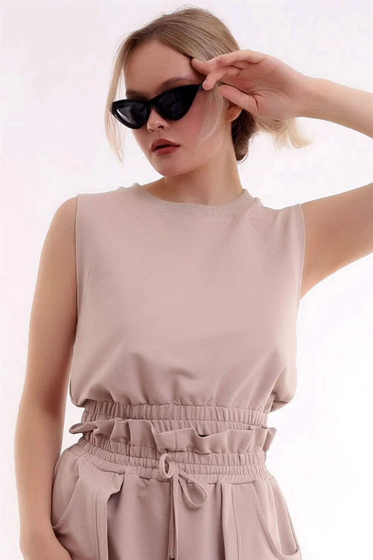 Yuvarlak Yaka Kolsuz Beli Lastikli Esnek Rahat Kesim Kısa Crop Bl