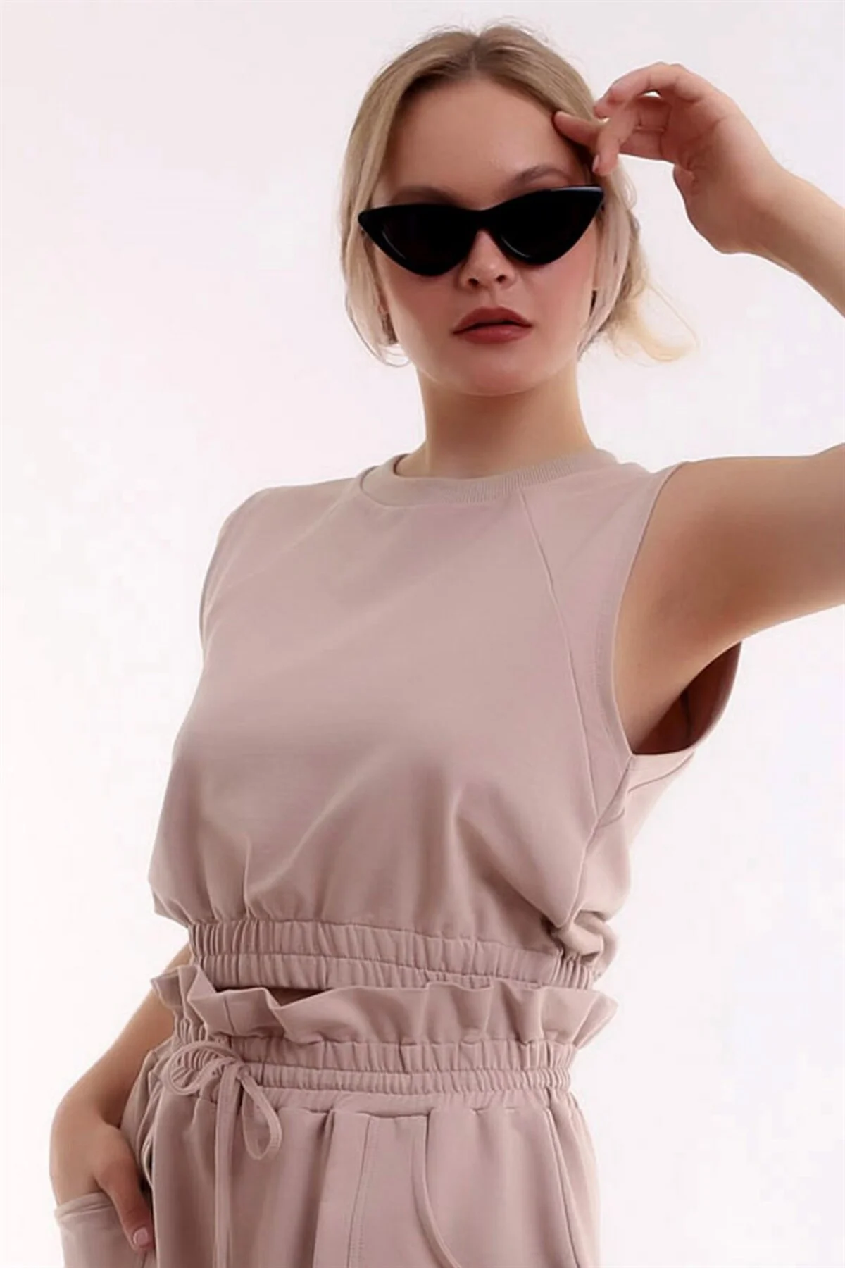 Yuvarlak Yaka Kolsuz Beli Lastikli Esnek Rahat Kesim Kısa Crop Bl