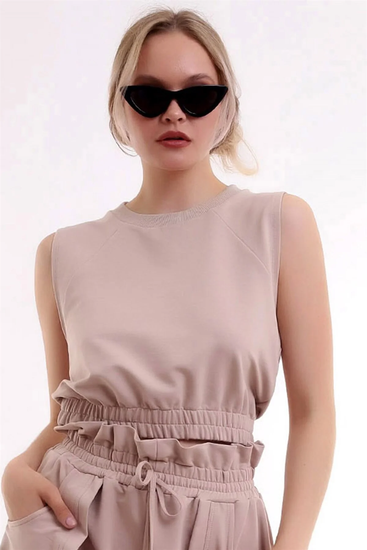 Yuvarlak Yaka Kolsuz Beli Lastikli Esnek Rahat Kesim Kısa Crop Bl