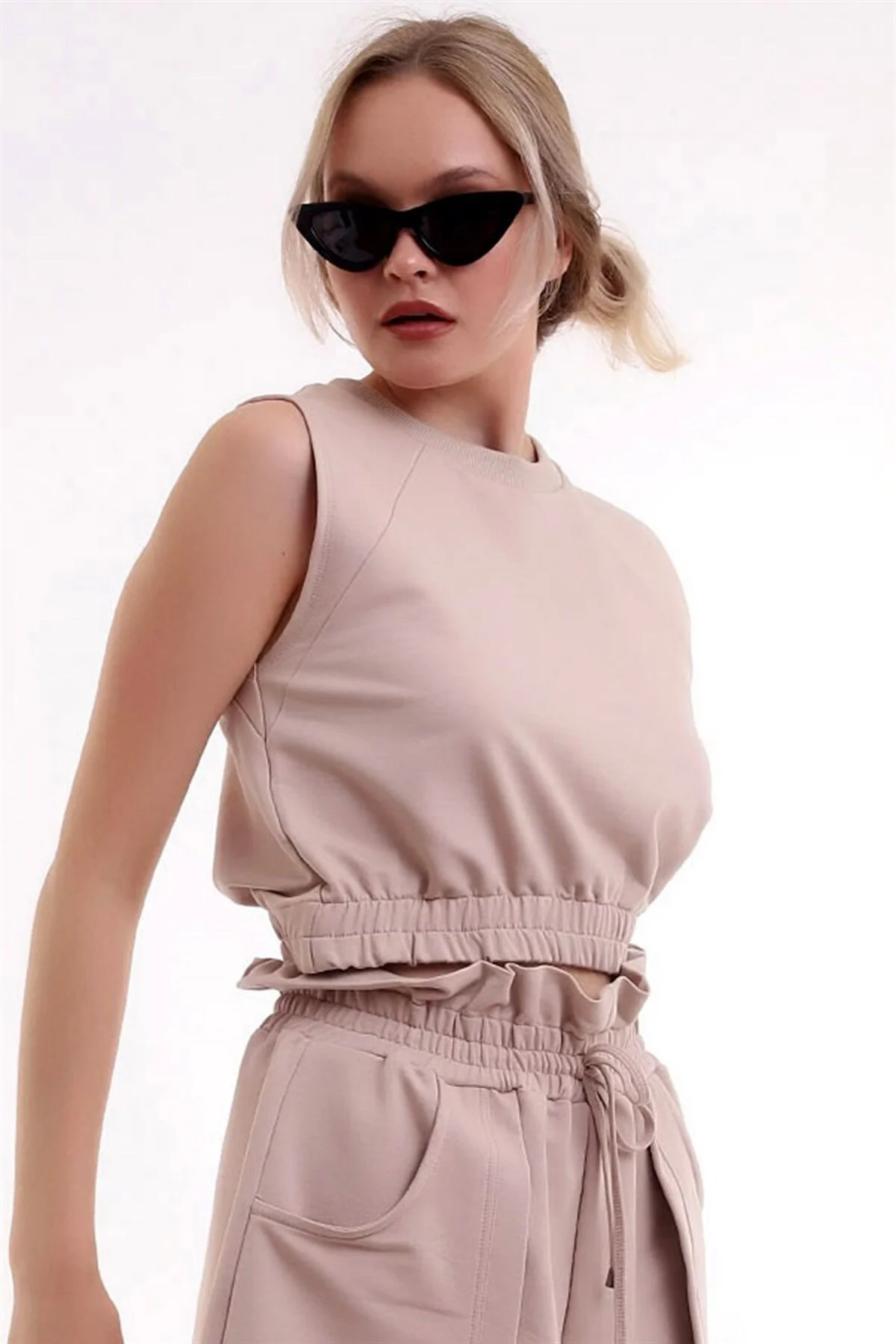 Yuvarlak Yaka Kolsuz Beli Lastikli Esnek Rahat Kesim Kısa Crop Bl