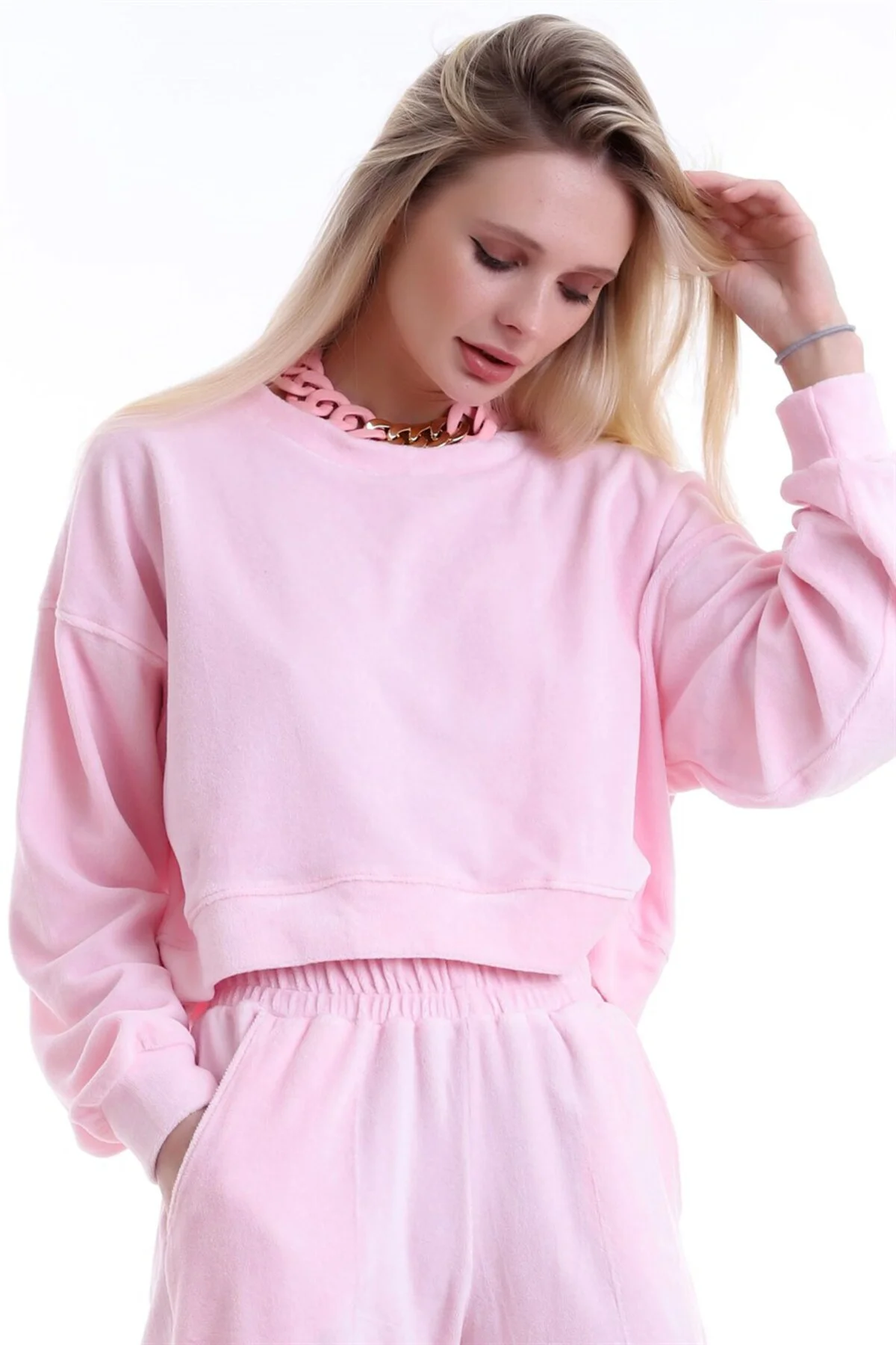 Yuvarlak Yaka Uzun Kollu Oversize Kesim Kadife Tarz Sweatshirt