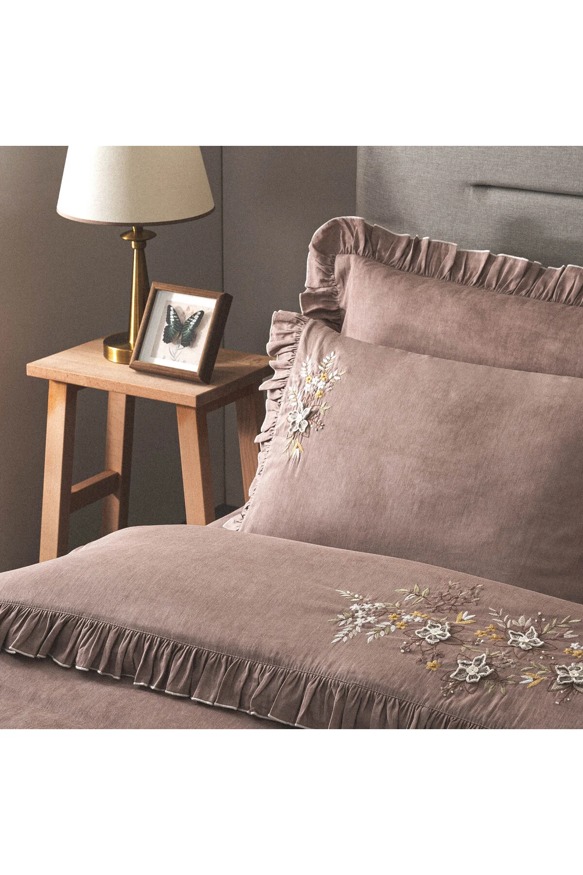 Zaira Çift Kişilik Nevresim Takımı %100 Organik Pamuk Saten El Nakışlı Pudra 200x220 Cm Zaira Çift Kişilik Nevresim Takımı %100 Organik Pamuk Saten El Nakışlı Pudra 200x220 Cm