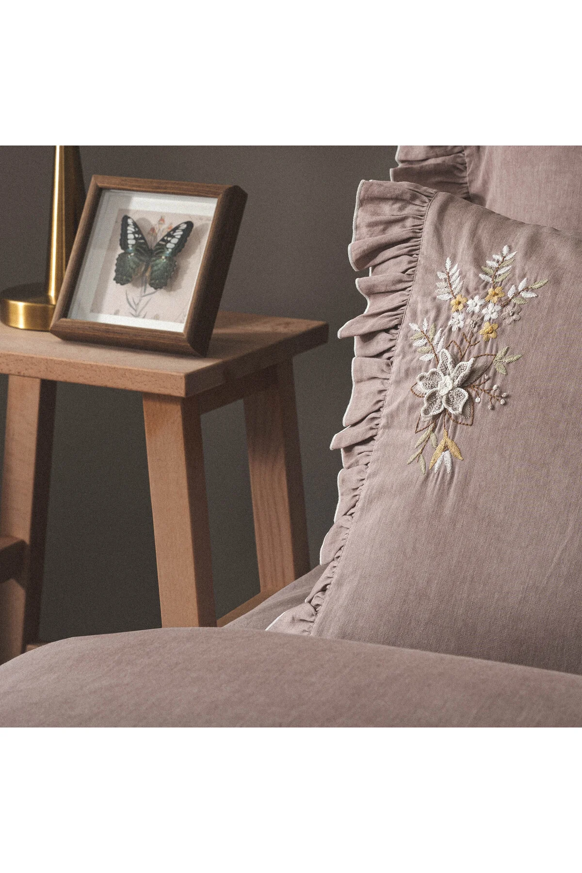 Zaira Çift Kişilik Nevresim Takımı %100 Organik Pamuk Saten El Nakışlı Pudra 200x220 Cm Zaira Çift Kişilik Nevresim Takımı %100 Organik Pamuk Saten El Nakışlı Pudra 200x220 Cm
