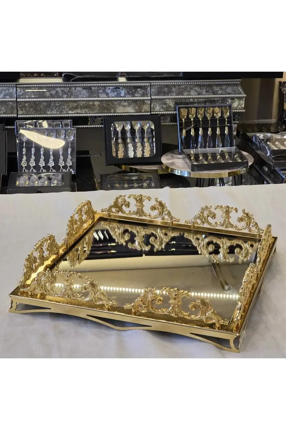 Zarif İşlemeli Klasik Kulplu Prinç Tepsi 37x37 cm