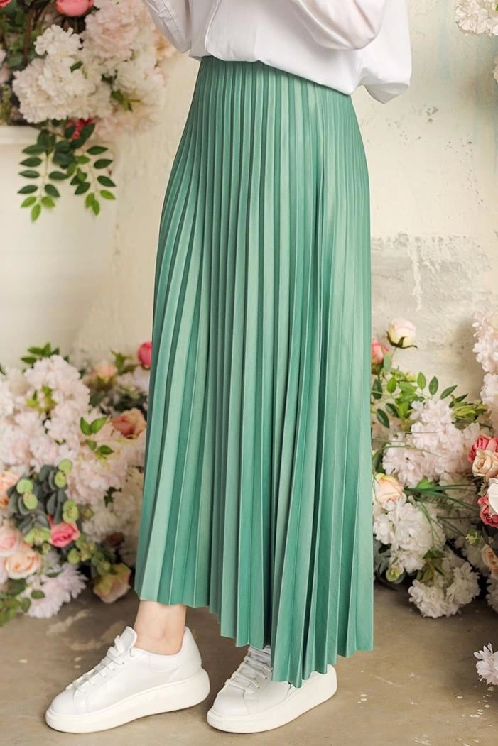 Zarif Ve Modern Pileli Parlak Krep Gizli Lastikli Mint Etek Zarif Ve Modern Pileli Parlak Krep Gizli Lastikli Mint Etek