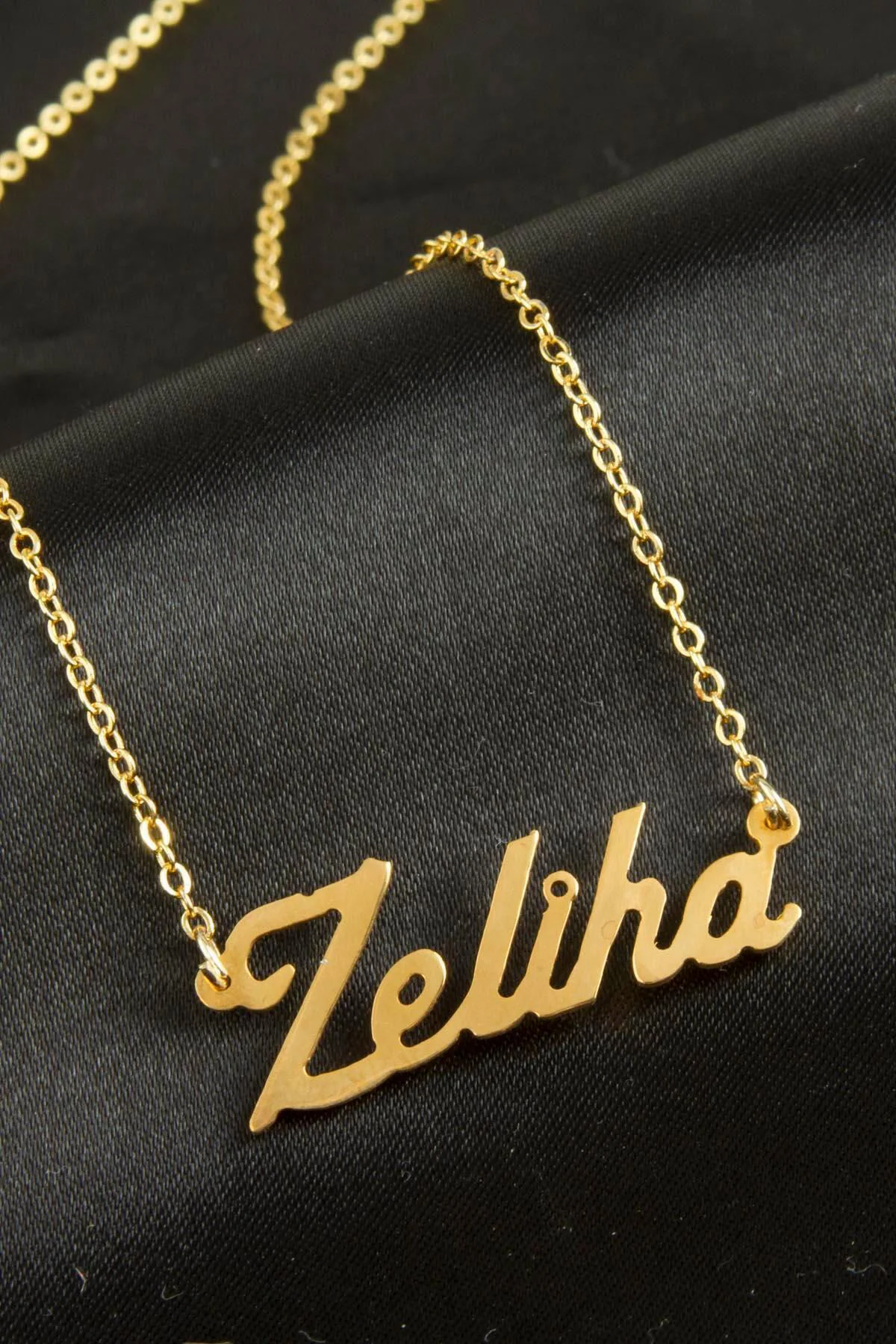 Zeliha isimli kolye (Kişiye Özel) Zeliha isimli kolye (Kişiye Özel)