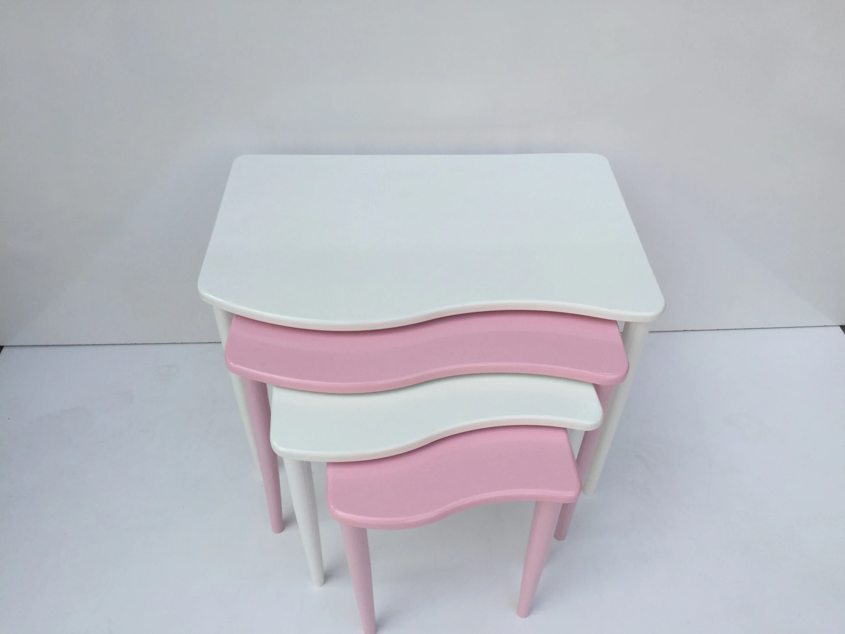 Zigon 17643 S Model Kayın RETRO Ayak Parlak pembe-beyaz renk MDF Tabla El Yapı Zigon 17643 S Model Kayın RETRO Ayak Parlak pembe-beyaz renk MDF Tabla El Yapı Fiyatı, Yorumları ve Özellikleri