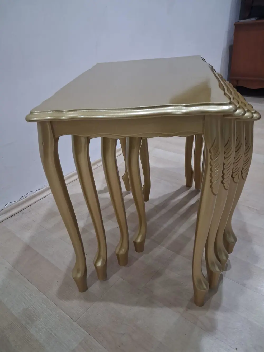 Zigon 17697 Klasik Model Sehpa Parlak GOLD renk Kayın El Oyma Asl Zigon 17697 Klasik Model Sehpa Parlak GOLD renk Kayın El Oyma Asl