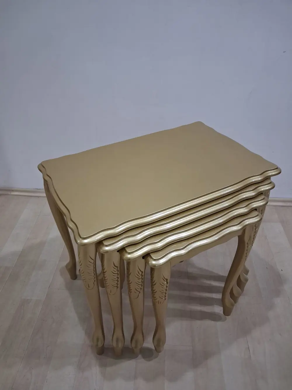 Zigon 17697 Klasik Model Sehpa Parlak GOLD renk Kayın El Oyma Asl Zigon 17697 Klasik Model Sehpa Parlak GOLD renk Kayın El Oyma Asl