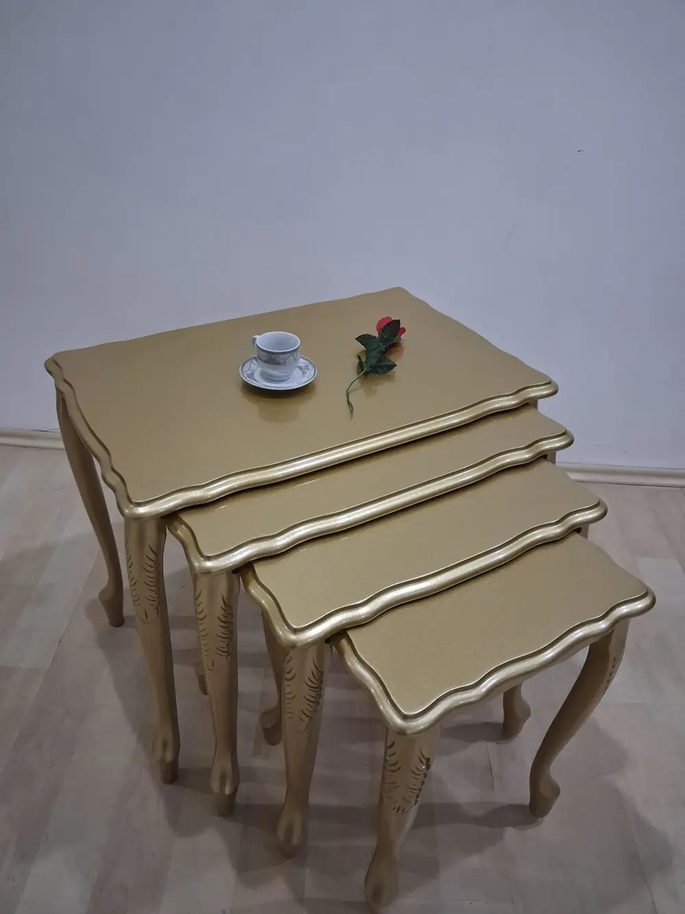 Zigon 17697 Klasik Model Sehpa Parlak GOLD renk Kayın El Oyma Asl Zigon 17697 Klasik Model Sehpa Parlak GOLD renk Kayın El Oyma Asl