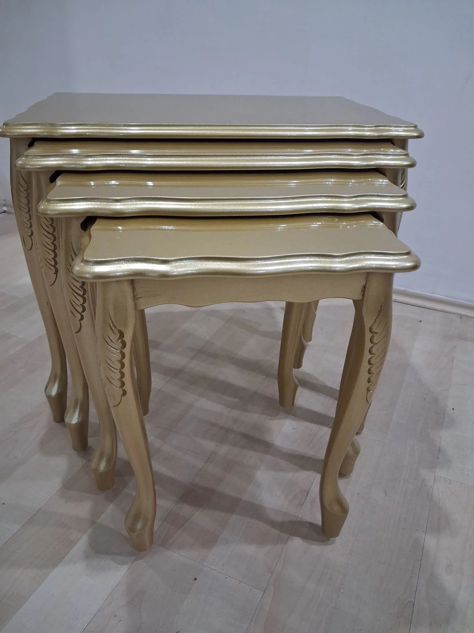 Zigon13742 klasik Model Sehpa Kayın Torna Aslan ayak Parlak GOLD Lake MDF El Yapı Zigon13742 klasik Model Sehpa Kayın Torna Aslan ayak Parlak GOLD Lake MDF El Yapı
