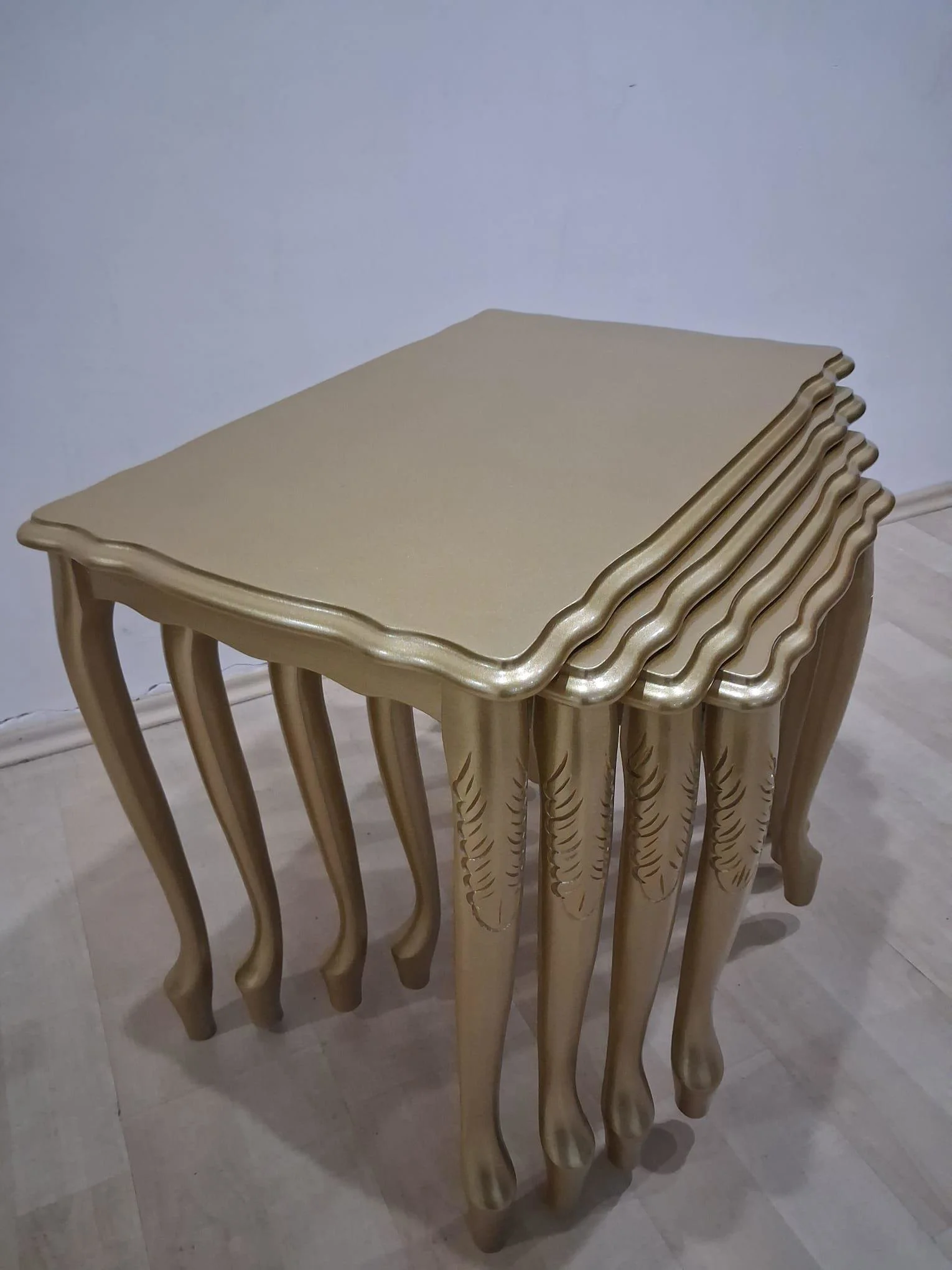 Zigon13742 klasik Model Sehpa Kayın Torna Aslan ayak Parlak GOLD Lake MDF El Yapı Zigon13742 klasik Model Sehpa Kayın Torna Aslan ayak Parlak GOLD Lake MDF El Yapı