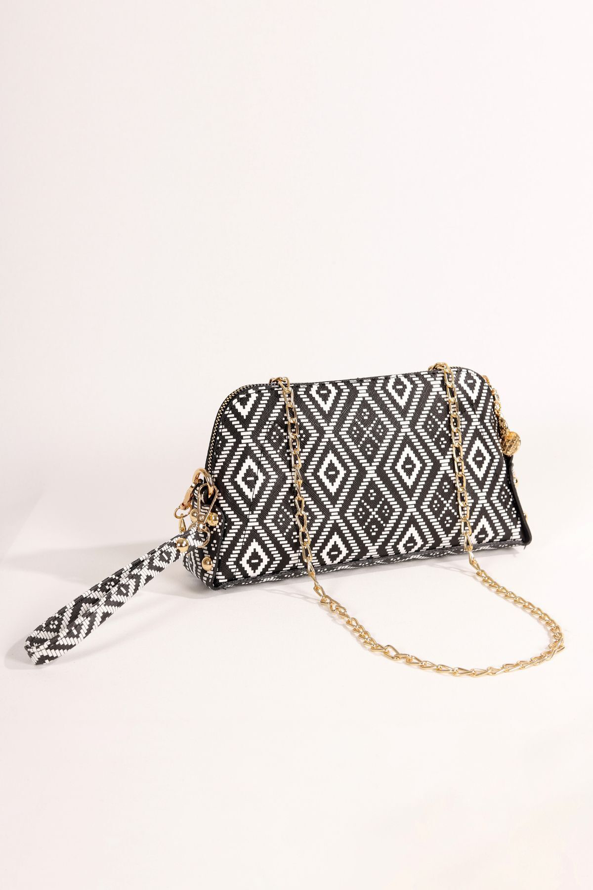 Zincir Askılı Çanta Siyah Beyaz Kilim Desenli