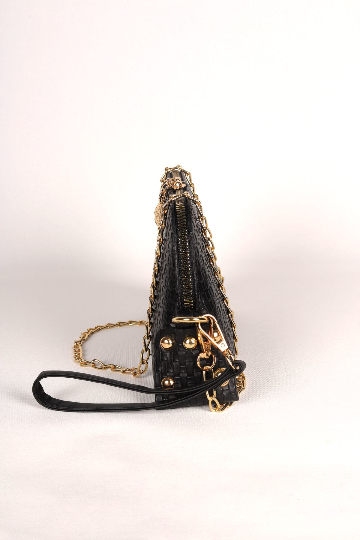 Zincir Askılı Çanta Siyah Kabartmalı Desenli