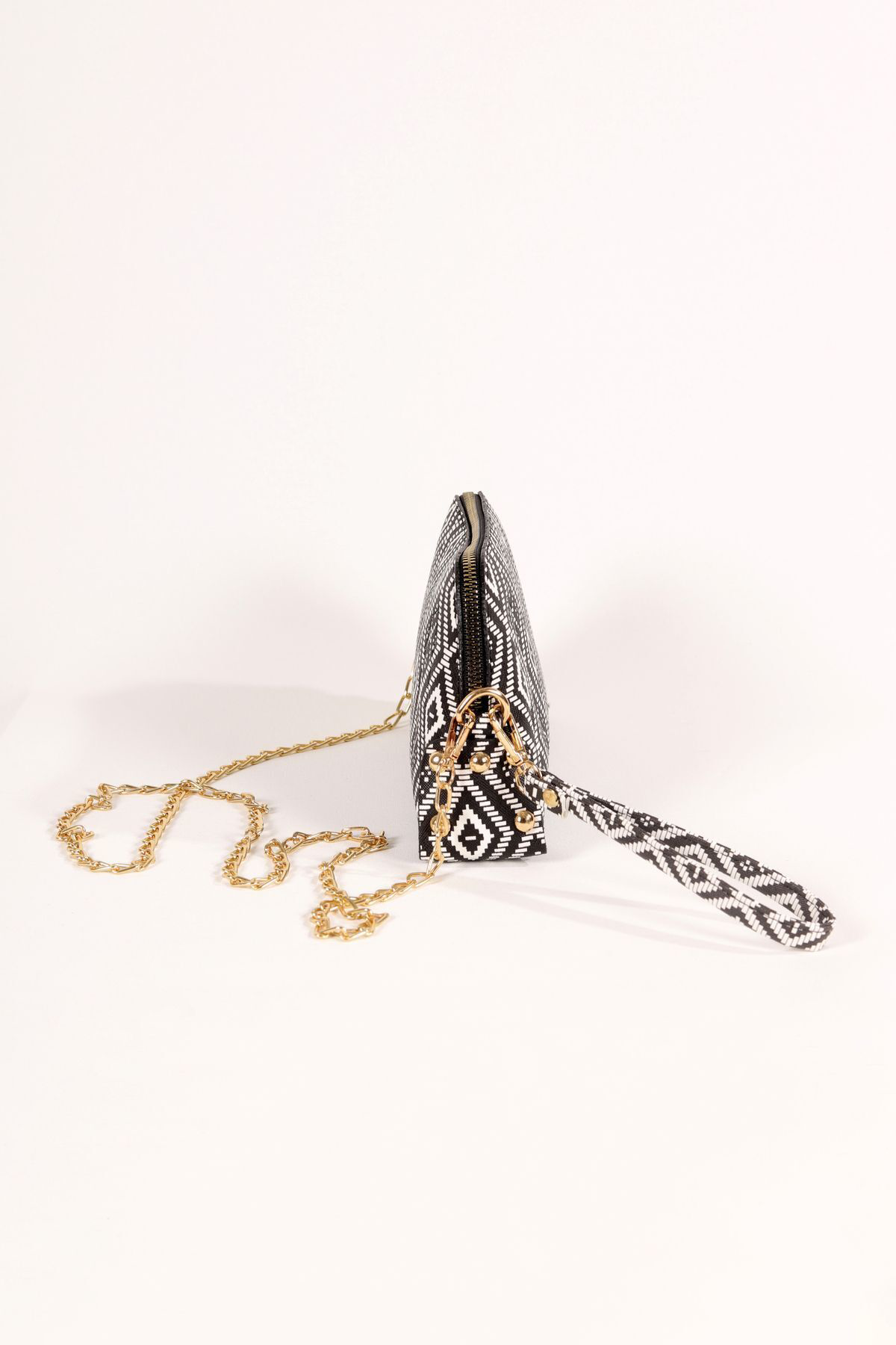 Zincir Askılı Çanta Siyah Beyaz Kilim Desenli