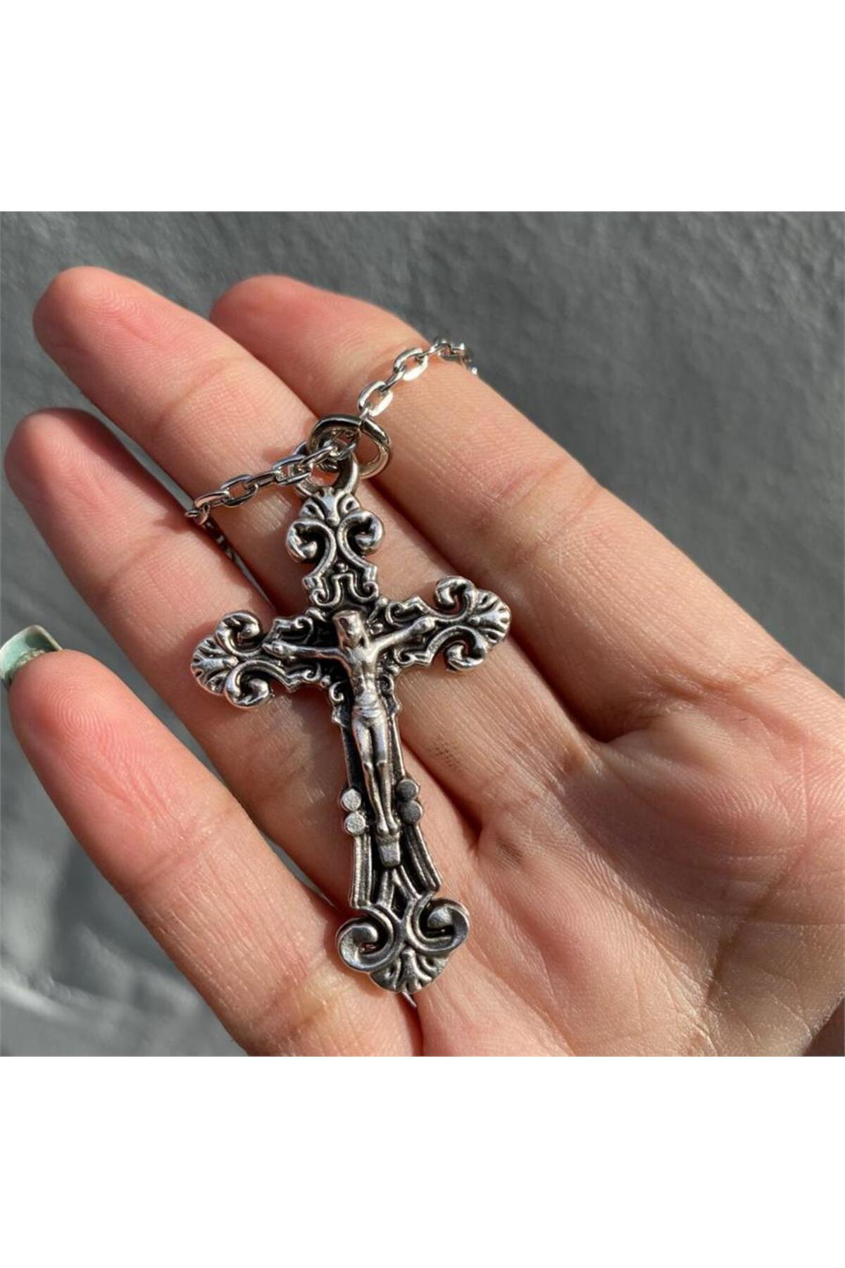 Zincirli Cross With Jesus Kolye
