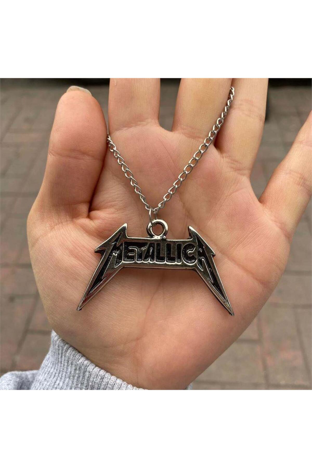 Zincirli Metallica Logo Kolye