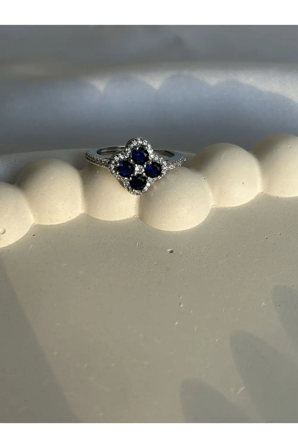 Atelier Emine Zirkon Lacivert Yonca Yüzük