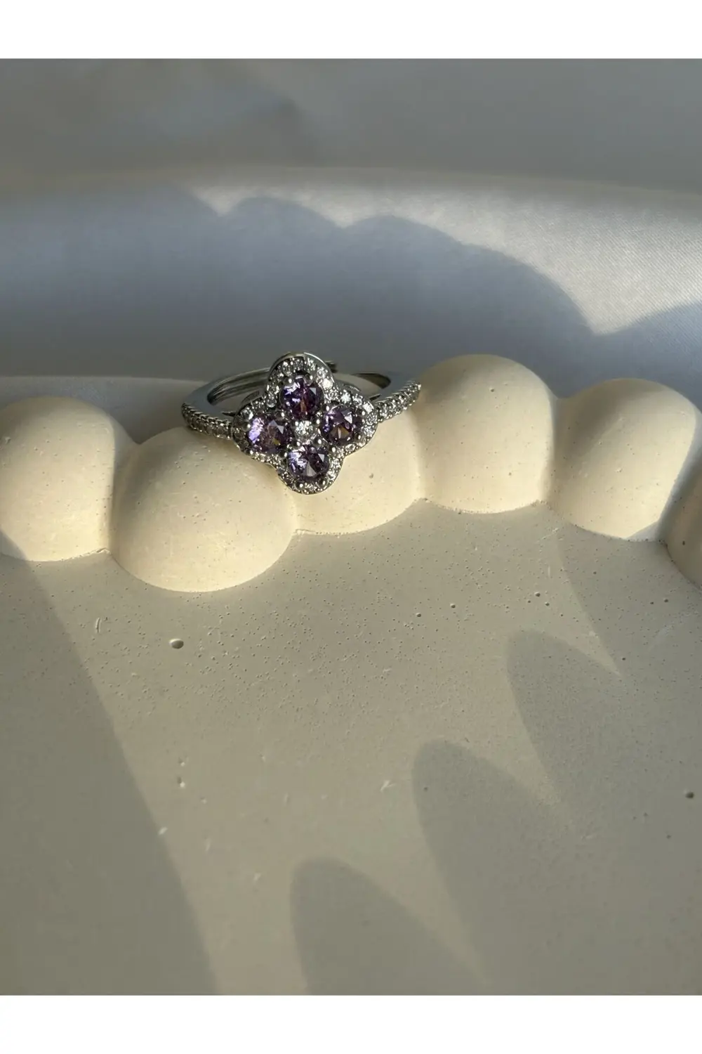 Atelier Emine Zirkon Mor Yonca Yüzük