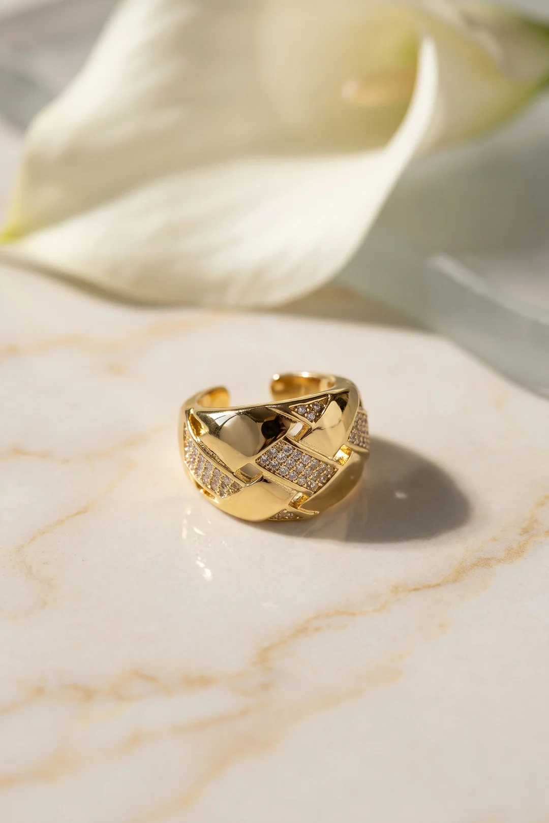 Zirkon Taş Detaylı Geçmeli Örgü Tasarımlı Ayarlanabilir Gold Renk Yüzük TJ-BYK4222