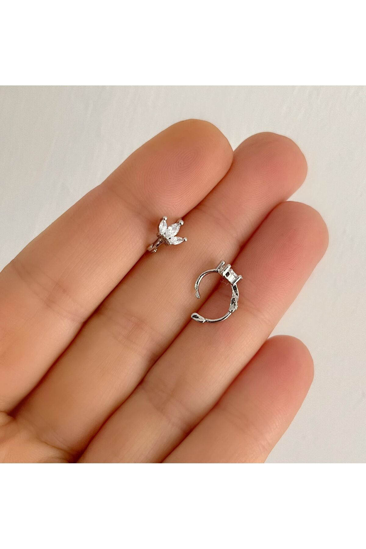 ZİRKON TAŞLI 1 ADET LOTUS TRAGUS HELİX KIKIRDAK LOBE UYUMLU HALKA PİERCİNG KÜPE