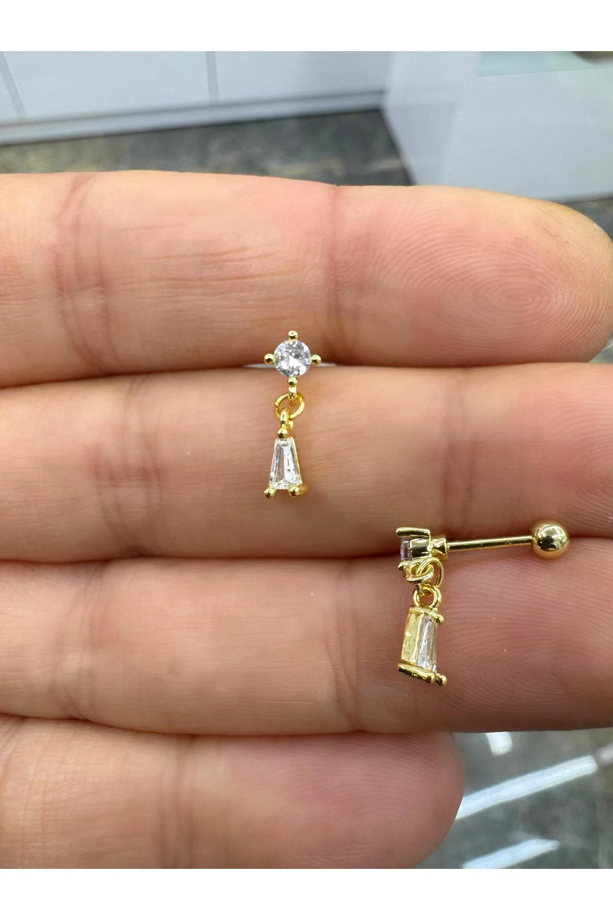 Zirkon taşlı 1 adet tragus helix lobe conch flat lobe uyumlu piercing küpe