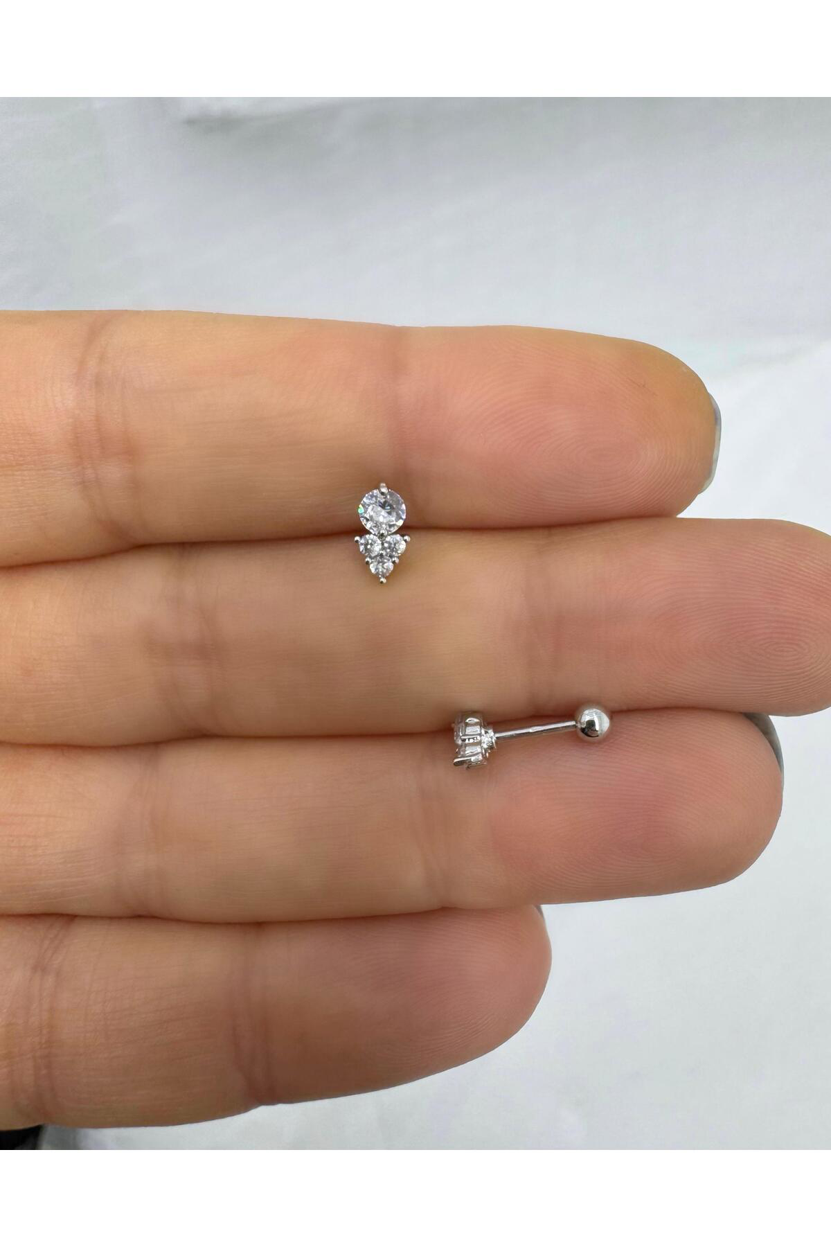 Zirkon taşlı  1 adet tragus helix lobe conch flat lobe uyumlu piercing küpe