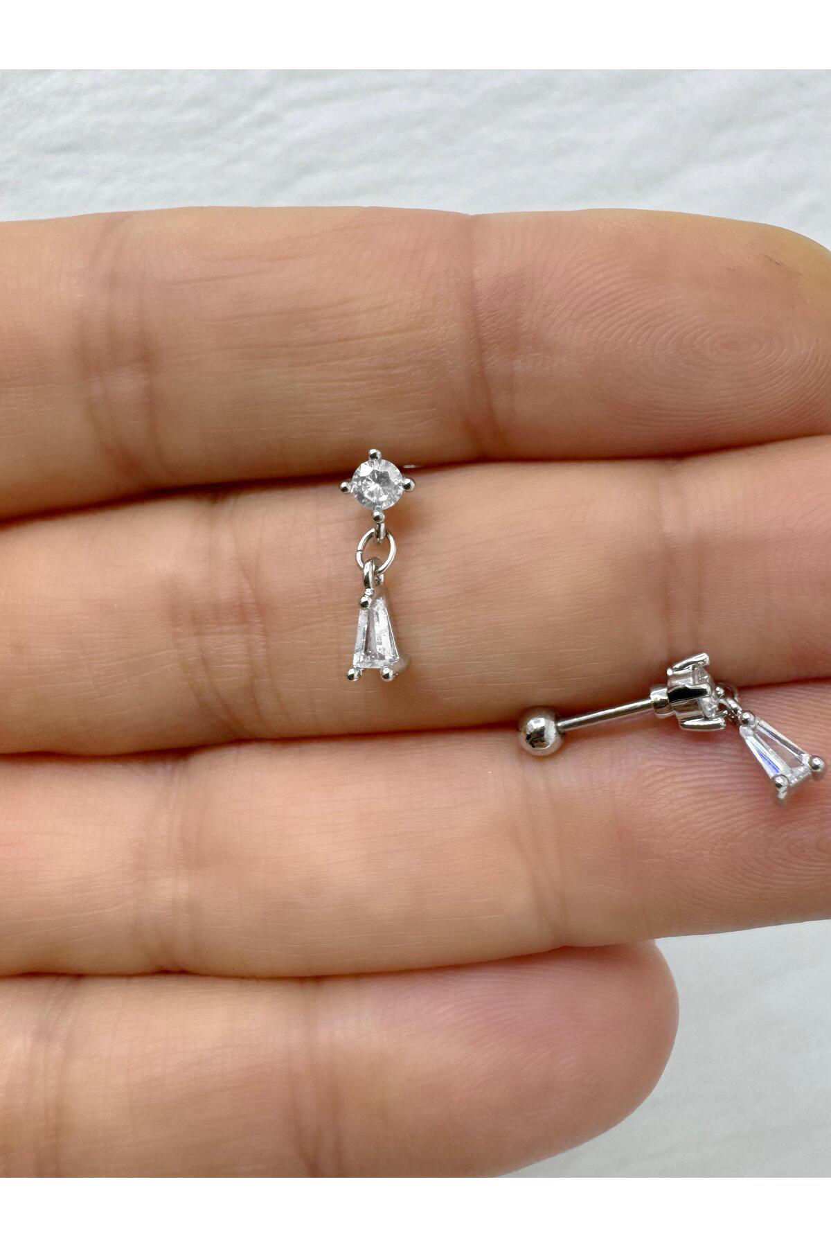 Zirkon taşlı 1 adet tragus helix lobe conch flat lobe uyumlu pier