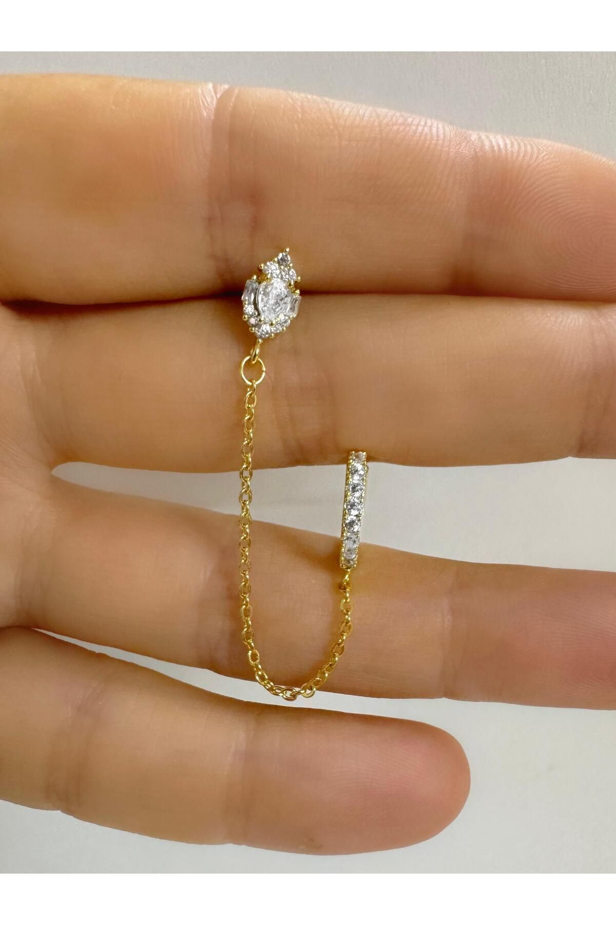 Zirkon taşlı 1 adet zincir bağlantılı ikili kıkırdak kulak memesi uyumlu piercing küpe