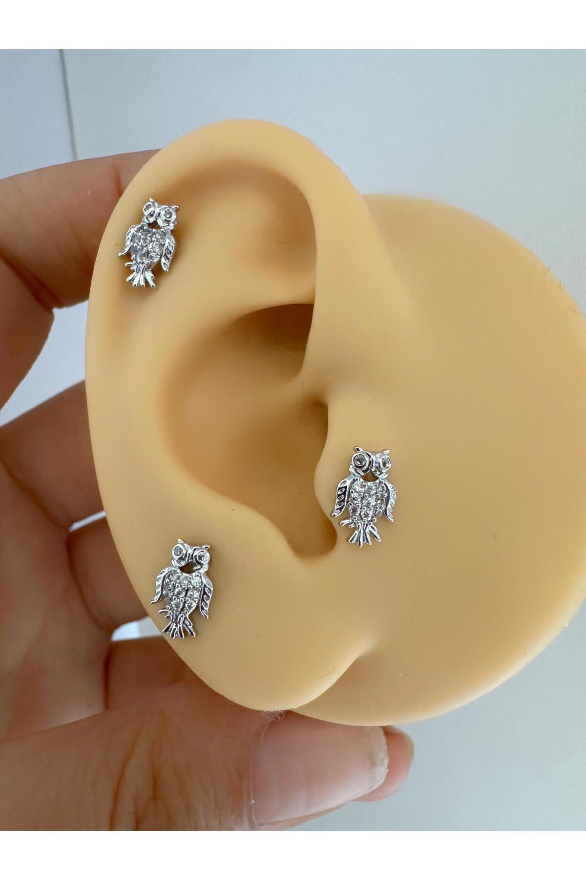 ZİRKON TAŞLI 1 ADET BAYKUŞ TRAGUS HELİX KIKIRDAK KULAK MEMESİ UYUMLU PİERCİNG KÜPE ZİRKON TAŞLI 1 ADET BAYKUŞ TRAGUS HELİX KIKIRDAK KULAK MEMESİ UYUMLU PİERCİNG KÜPE