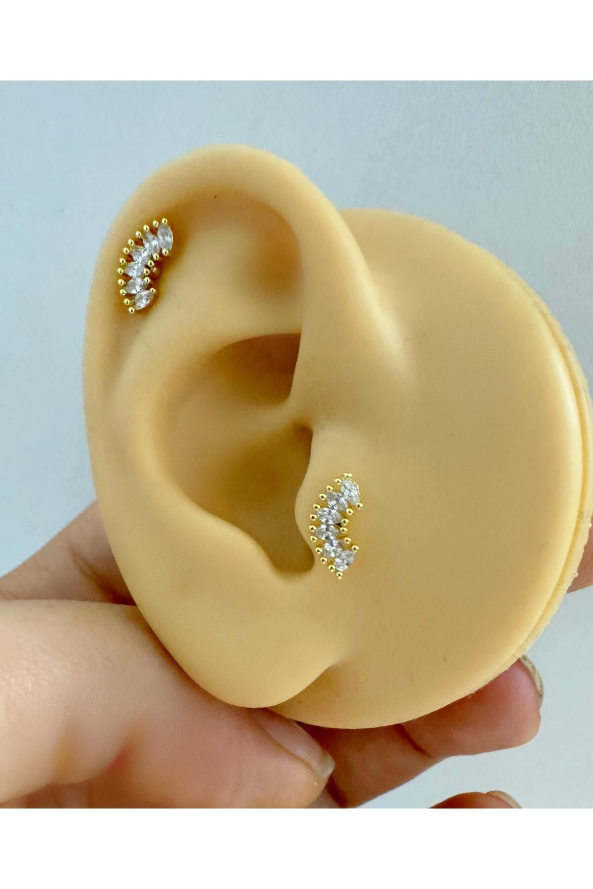 ZİRKON TAŞLI 1 ADET ÖNDEN TAKMALI ARKASI DÜZ TRAGUS HELİX KIKIRDAK CONCH UYUMLU PİERCİNG