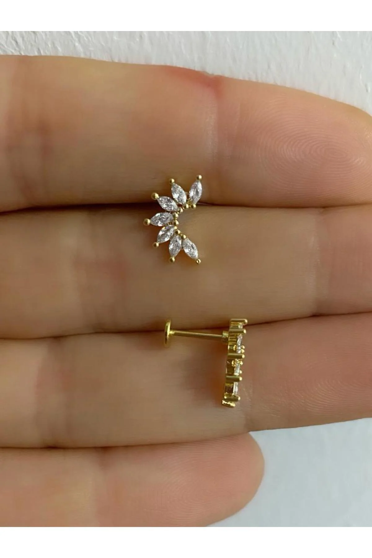zirkon taşlı arkası düz önden vidalı takmalı tragus kıkırdak conch lobe uyumlu 1 adet piercing küpe