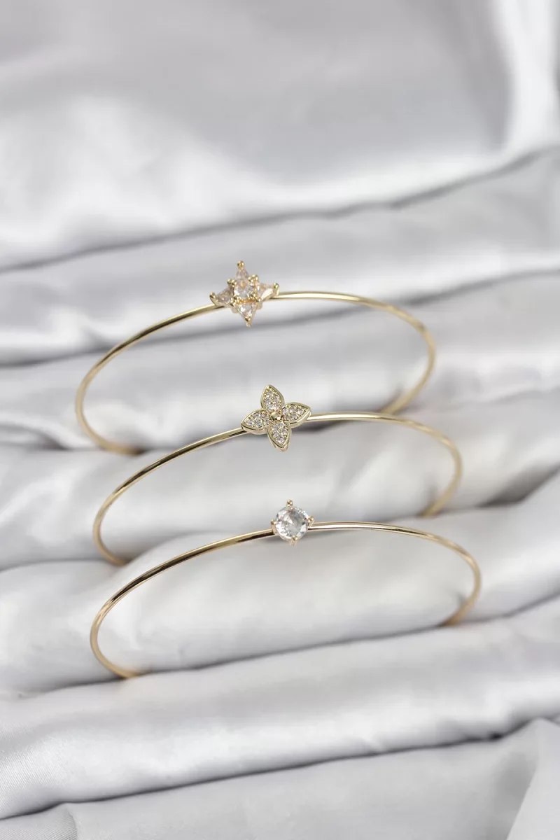 Zirkon Taşlı Gold Renk Yonca Model 3'lü Kadın Bileklik Kombini - Lisinya