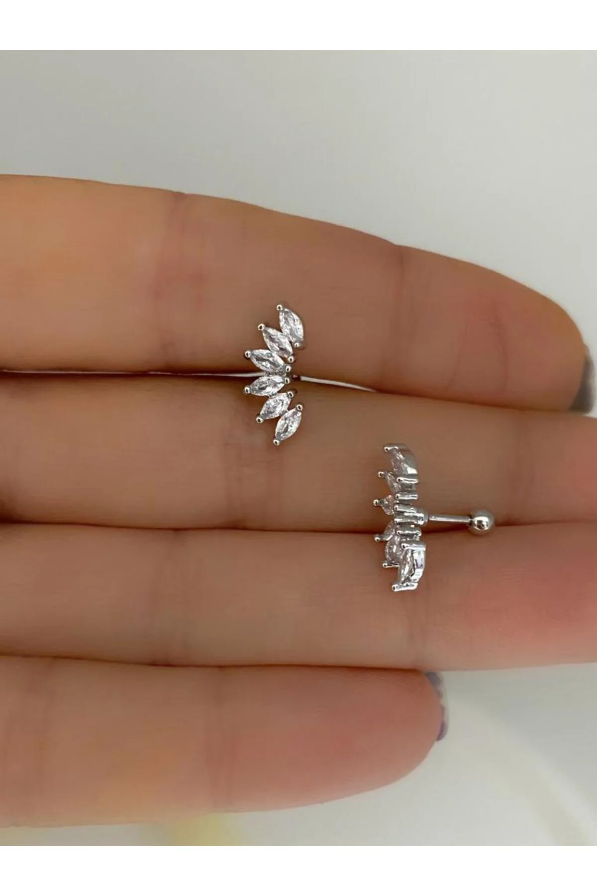 zirkon taşlı helix conch uyumlu piercing