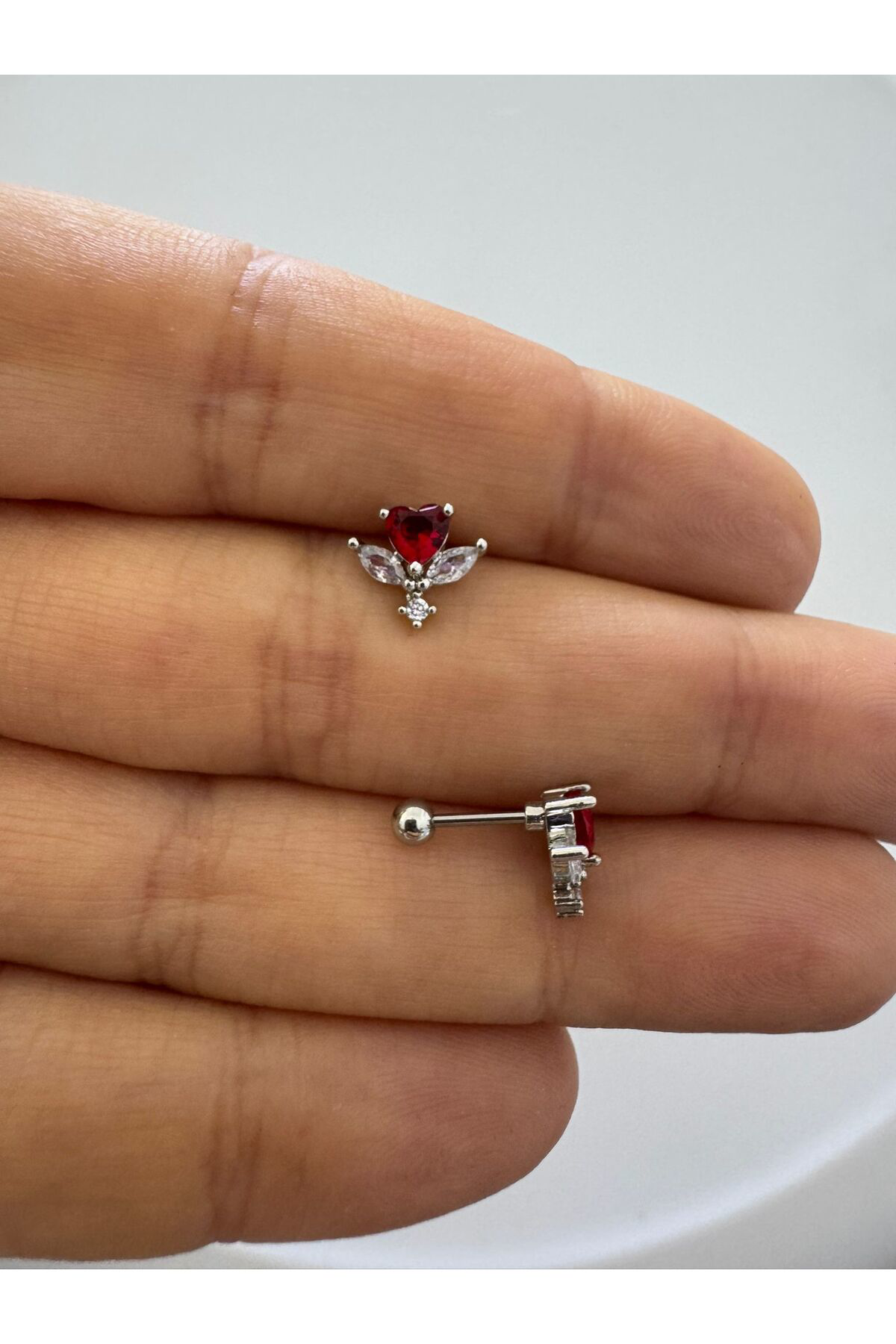 zirkon taşlı helix lobe tragus uyumlu 1 adet piercing küpe zirkon taşlı helix lobe tragus uyumlu 1 adet piercing küpe